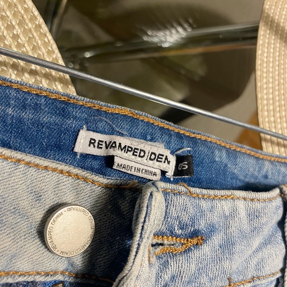 Revamped Skinny Ripped Capris Jeans - Picture 5 of 5